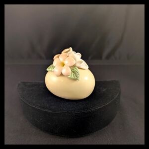 🌺Vtg. Porcelain Plumeria Floral Egg Figurine - Artisan Handmade from Hawaii